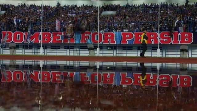 Para pendukung Persib sudah memenuhi stadion (Foto: Aditia Noviansyah/kumparan)