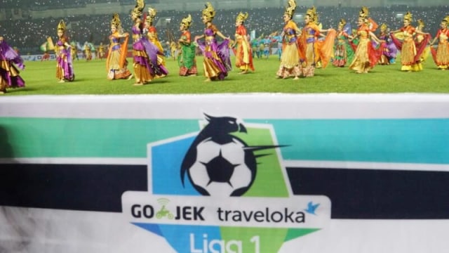 Tarian di pembukaan pertandingan Persib vs Arema (Foto: Aditia Noviansyah/kumparan)