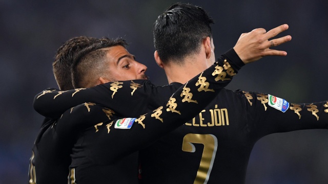 Pemain Napoli merayakan gol (Foto: Alberto Lingria/REUTERS)