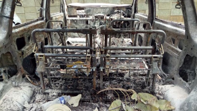 Rangka Mobil Terbakar di Cawang (Foto: Anggi Dwiky/kumparan)