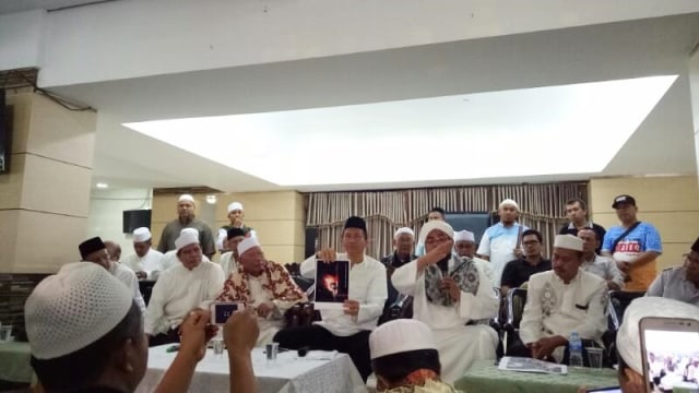 Konpers FPI soal Pilkada dan Mobil Terbakar (Foto: David Pratama/kumparan)