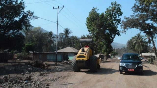 Jalan perbatasan NTT-Timor Leste (Foto: Facebook Revolusi Mental)