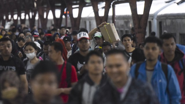 Ilustrasi arus mudik di stasiun KA Foto: Hafidz Mubarak A./ANTARA