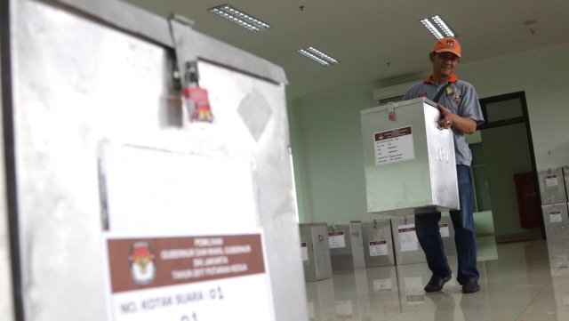 Persiapan Distribusi Kotak Suara (Foto: Fanny Kusumawardhani/kumparan)