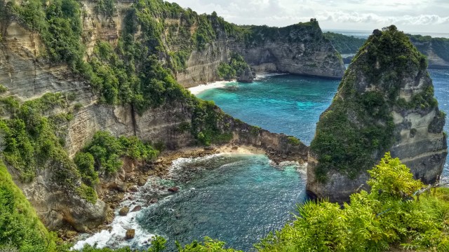 Meniti Ratusan Anak Tangga Menuju Surga Tersembunyi di Bali (8)