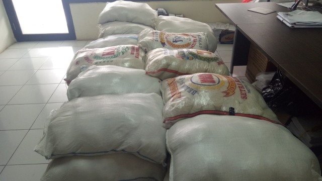 Barang Bukti Pembagian Sembako di Duri Kepa. (Foto: Nadia Jovita Injilia Riso/kumparan)