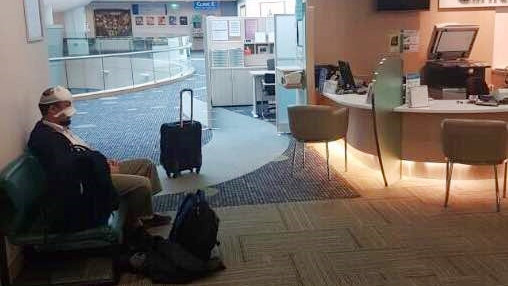 Novel menjalani perawatan di Singapura. (Foto: Dok. KPK)