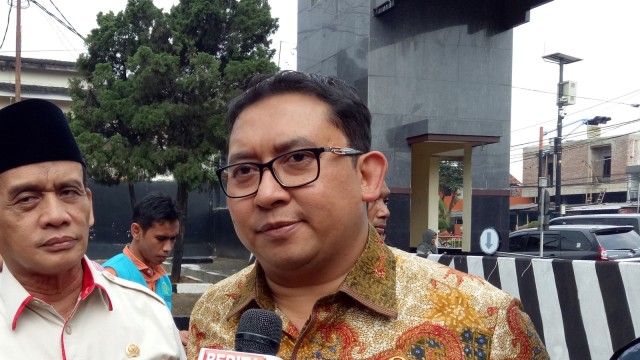 Fadli Zon jenguk Al Khathath di Mako Brimob. (Foto: Aprilandika Pratama/kumparan)