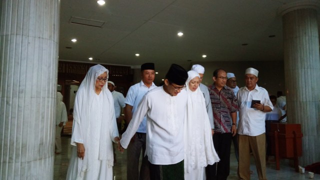Sandi salat subuh di Masjid At Taqwa (Foto: Amanaturrosyidah/kumparan)