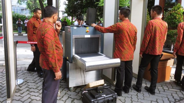 Paspampres di lokasi TPS IV Gambir, Tanah Abang (Foto: Yudhistira Amran Saleh/kumparan)