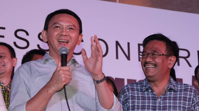 Ahok-Djarot di posko pemenangan Ahok-Djarot. (Foto: Fanny Kusumawardhani/kumparan)