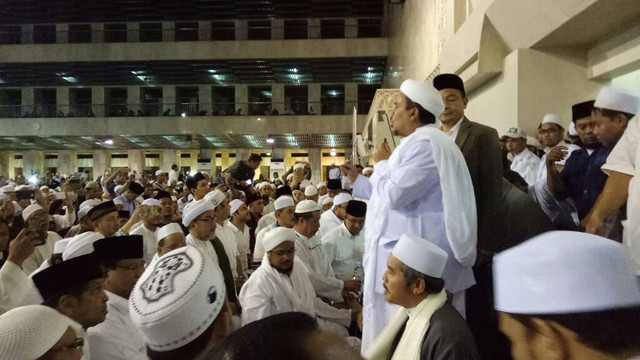 Suasana Sujud Syukur di Instagram (Foto: Kevin Kurnianto/kumparan)