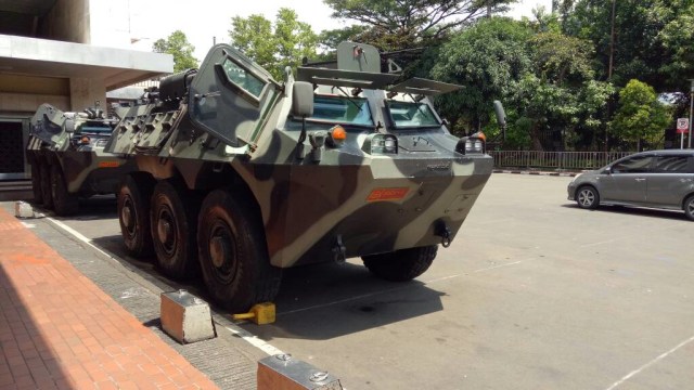 Kendaraan lapis baja jenis Anoa di Masjid Istiqlal (Foto: Anggi Dwiky/kumparan)