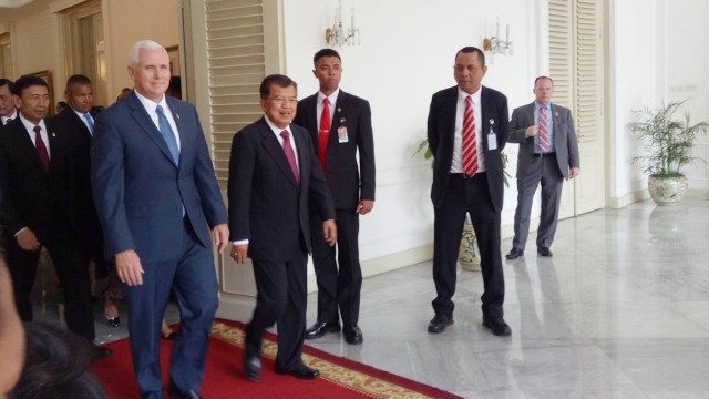Mike Pence bertemu Jusuf Kalla. (Foto: Kevin Kurnianto/kumparan)