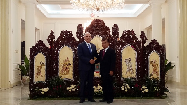 Mike Pence bertemu Jusuf Kalla (Foto: Kevin Kurnianto/kumparan)