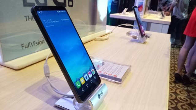 Ponsel LG G6. (Foto: Jofie Yordan/kumparan)