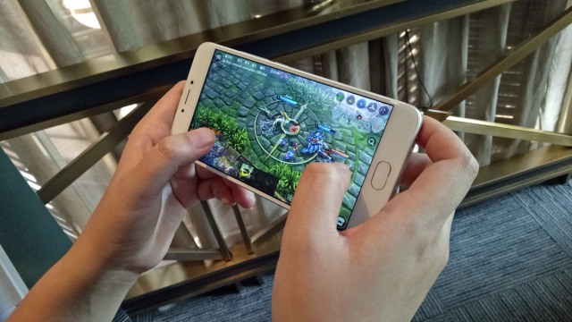 Luna G, smartphone kedua Luna Indonesia. (Foto: Muhammad Fikrie/kumparan)