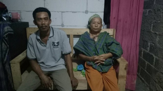 Nenek Solimah dengan anaknya (Foto: Anggi Dwiky/kumparan)