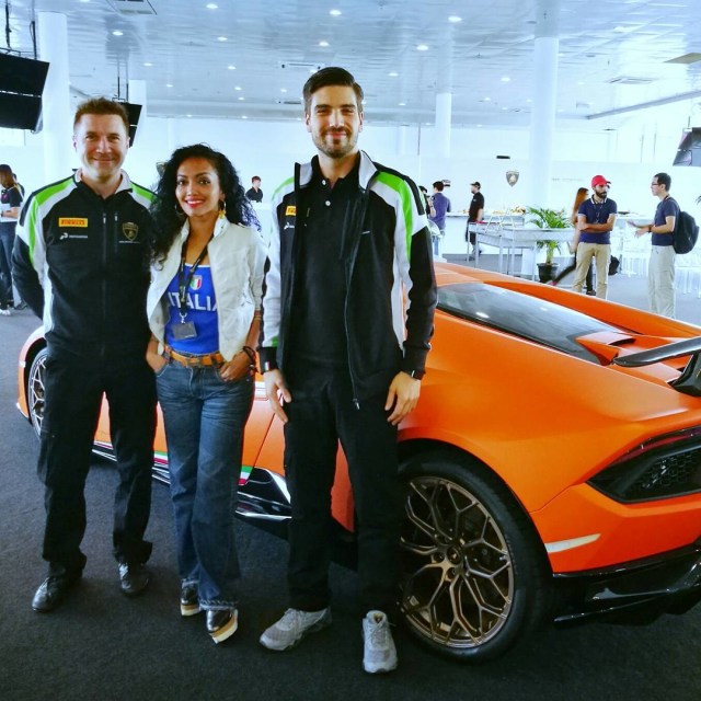 Sari di acara rally Lamborghini di Sepang. (Foto: instagram/@sarithenetworkqueen)