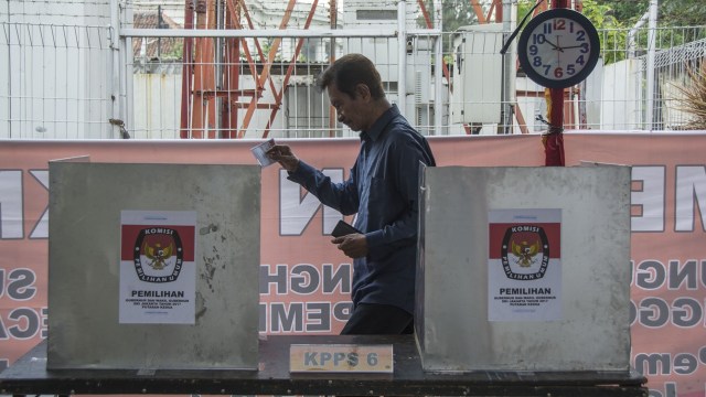 Pemungutan suara ulang di TPS 01 Gambir (Foto: Aprilio Akbar/Antara)