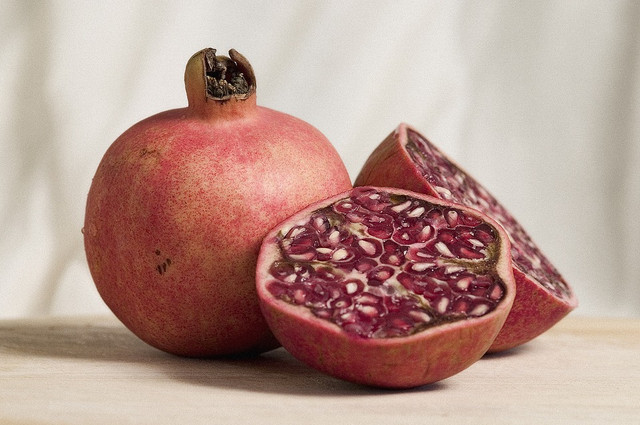 Ada banyak manfaat buah delima untuk ibu hamil. Foto: Pixabay