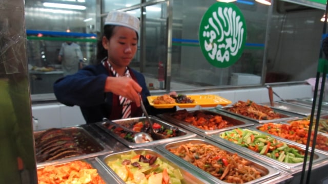 Makanan berlogo halal. (Foto: Flickr)