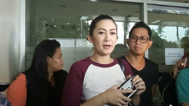 Nafa Urbach usai membesuk Jupe (Foto: Ainul Qalbi)