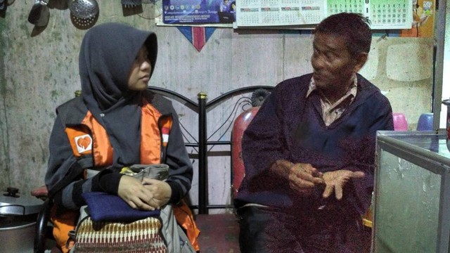 Borong Dagangan Bang Udin Penjual Bantal Kapuk (1)