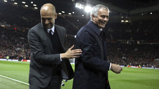 Mou dan Pep, tidak bertarung di puncak. (Foto: AP Photo/Dave Thompson)