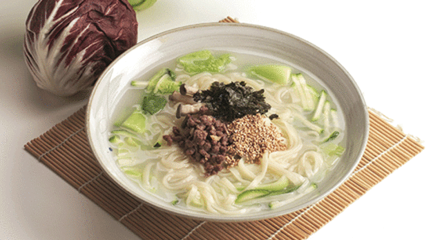 Nureun Guksu (Foto: http://daegufood.go.kr)