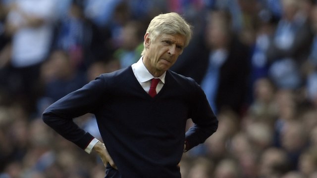 Wenger punya mainan baru. (Foto: Reuters/Toby Melville)
