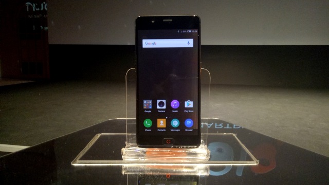 Ilustrasi HP Android. Foto: Jofie Yordan/kumparan