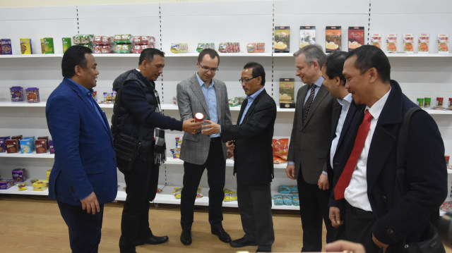 eninjauan Paviliun oleh DPD RI dan Dubes RI. (Foto: KBRI Moskow.)