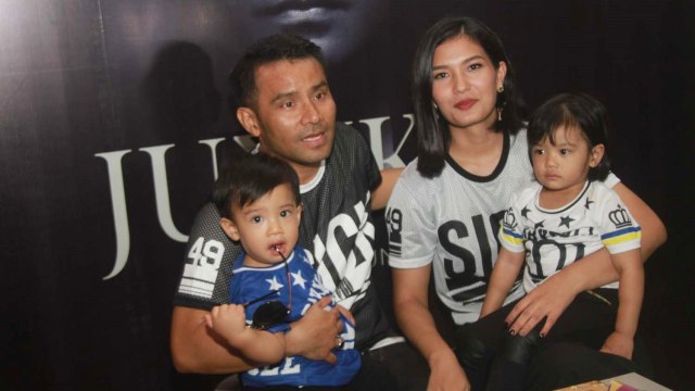 Judika, Duma, dan dua anaknya. (Foto: Munady Widjaja)