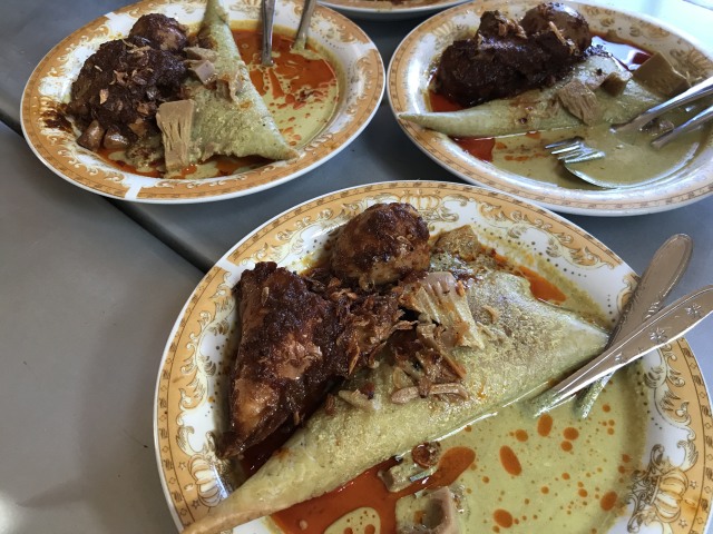 Lontong orari nan lezat (Foto: Stephanie Elia/kumparan)