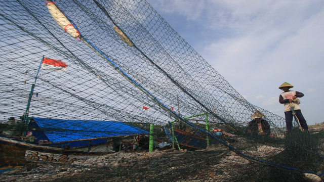 Nelayan dan cantrang ikan.  (Foto: Dok. kkp.go.id)