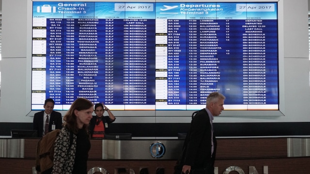 Jadwal Keberangkatan Garuda Indonesia (Foto: Aditia Noviansyah/kumparan)