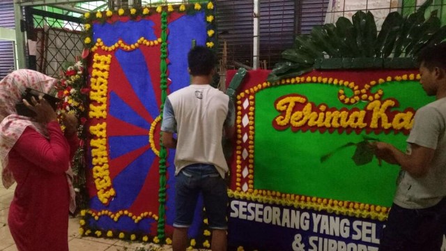 Penjual bunga di Rawa Belong kebanjiran pesanan. (Foto: Fahrian Saleh/kumparan)