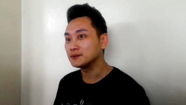 Rio Motret  saat menjenguk Jupe di RSCM. (Foto: Yurika Kencana/kumparan)