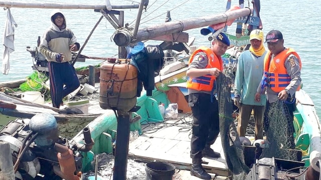 Patroli kapal Pol VIII - 2351 ke Tanjung Pakis (Foto: Instagram/humasreskrw)