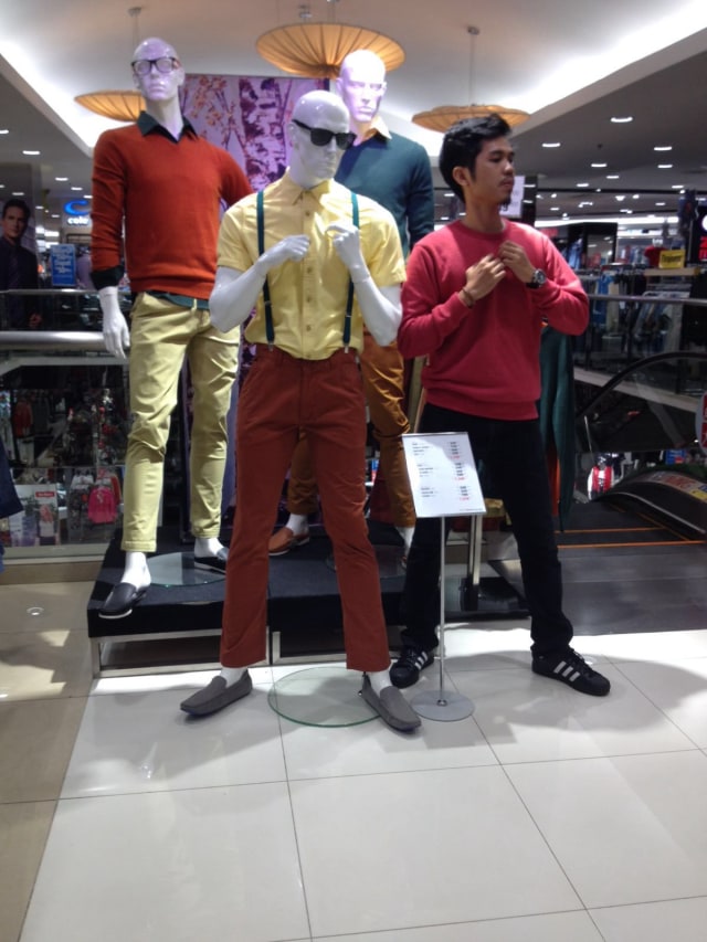 Jurus ketemu mantan yang lagi jalan sama pacar barunya di mall