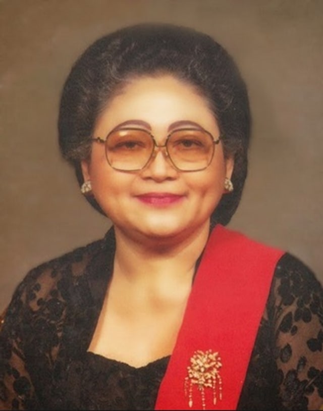 Bu Tien, atau Siti Hartinah (Foto: Repro. Siti Hartinah: Ibu Utama Indonesia)