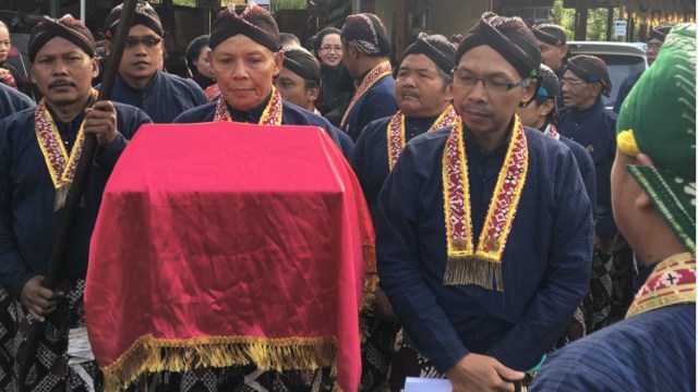 Prosesi Labuhan Merapi (Foto: Twitter @kratonjogja)