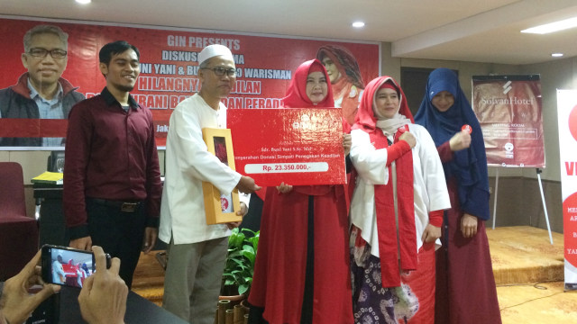 Neno Warisman melalui GIN beri bantuan Buni Yani (Foto: Kelik Wahyu/kumparan)