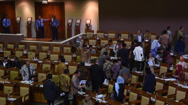 Protes angket KPK, anggota DPR walkout (Foto: Akbar Nugroho Gumay/ANTARA)