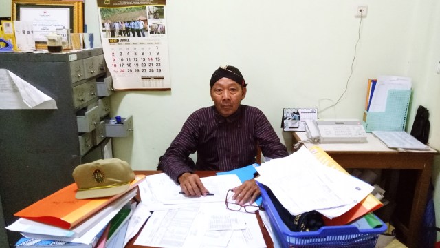 PNS berpakaian adat di Yogyakarta. (Foto: Ardhana Pragota/kumparan)