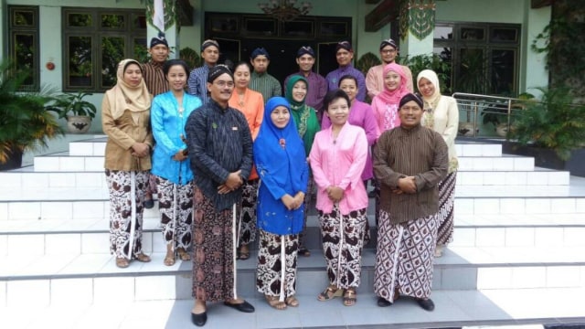 PNS di Yogyakarta berkantor dengan pakaian adat (Foto: Istimewa)
