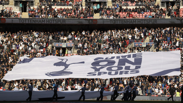Suporter Tottenham di Wembley. (Foto: Reuters)