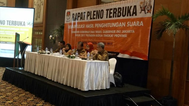 Rekapitulasi hasil perhitungan suara (Foto: Johanes Hutabarat/kumparan)
