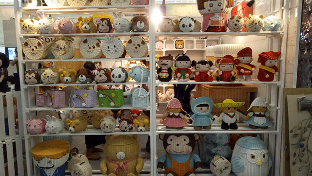 Stan anyaman di Inacraft (Foto: Kevin Kurnianto/kumparan)